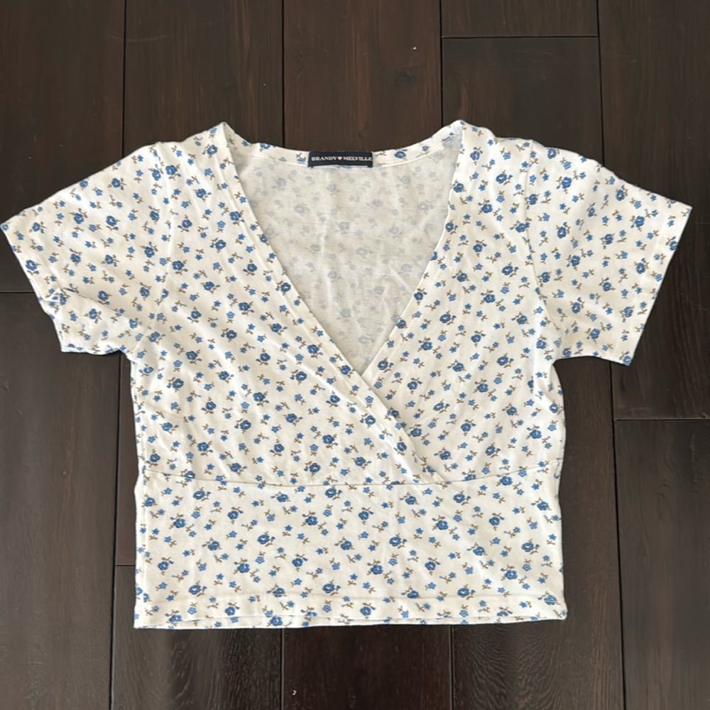 Brandy Melville short sleeve top